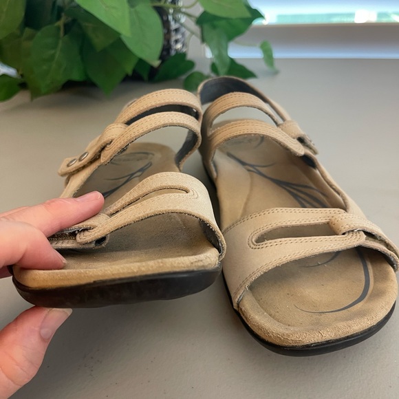 Abeo Crescent Stone Tan Leather Walking Sandal, Size 8 - Picture 8 of 11